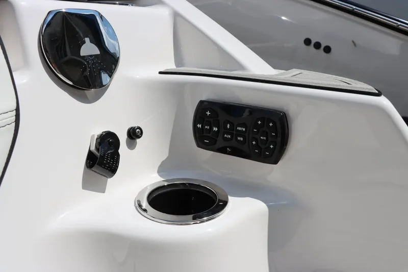 Slide: The Image of Control panel and cup holder on the 2024 Yamaha Boats 252SD. - 17