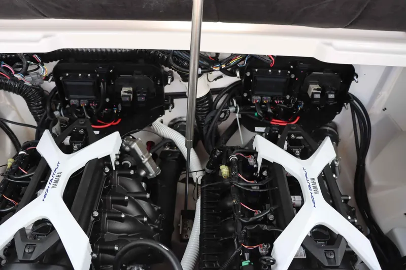 Slide: The Image of 2024 Yamaha Boats 252SD dual high output engines and wiring. - 18