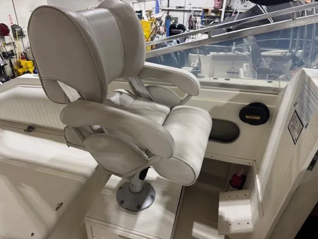 Slide: The Image of 1992 Blackfin 29 Combi boat interior with white captain's chair. - 11