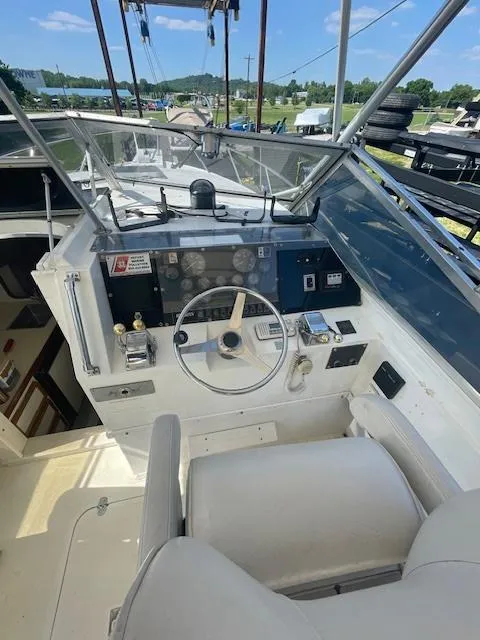 Slide: The Image of 1992 Blackfin 29 Combi boat cockpit with steering wheel and control panel. - 5
