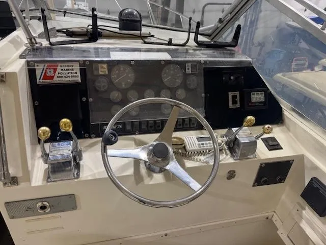 Slide: The Image of 1992 Blackfin 29 Combi boat dashboard with steering wheel and control panel. - 9