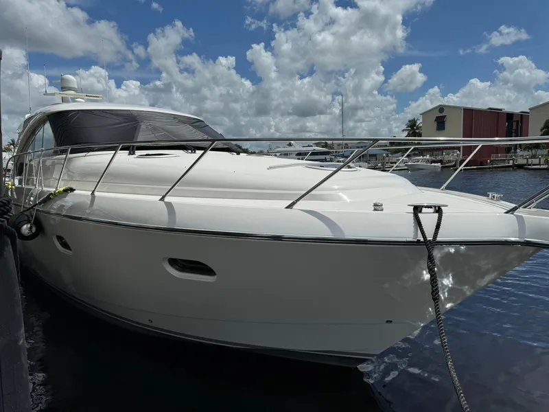 Slide: The Image of Tiara 5800 Sovran 2010 - 110