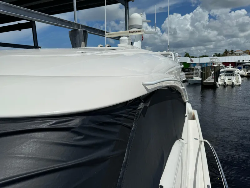 Slide: The Image of Tiara 5800 Sovran 2010 - 120