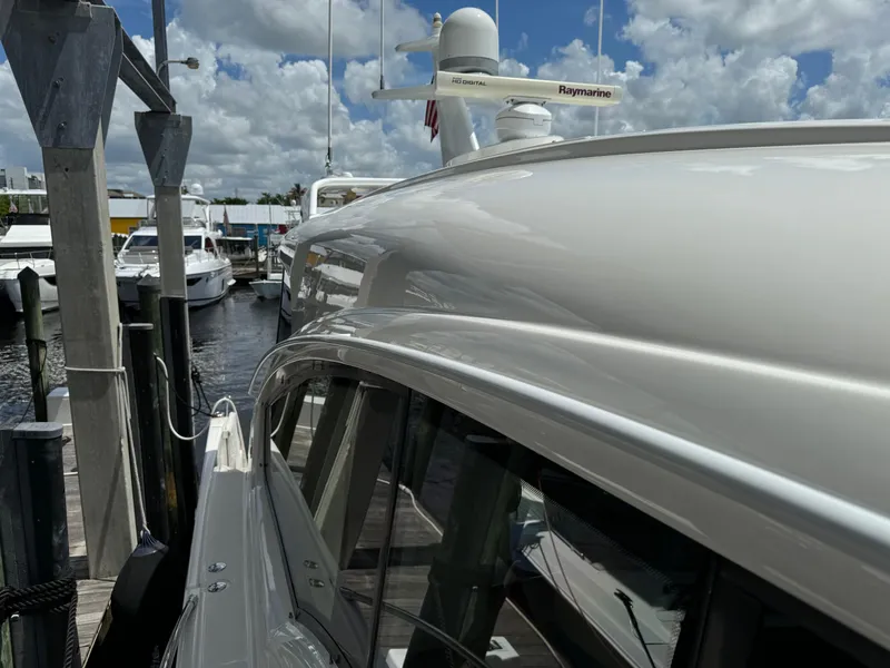 Slide: The Image of Tiara 5800 Sovran 2010 - 122