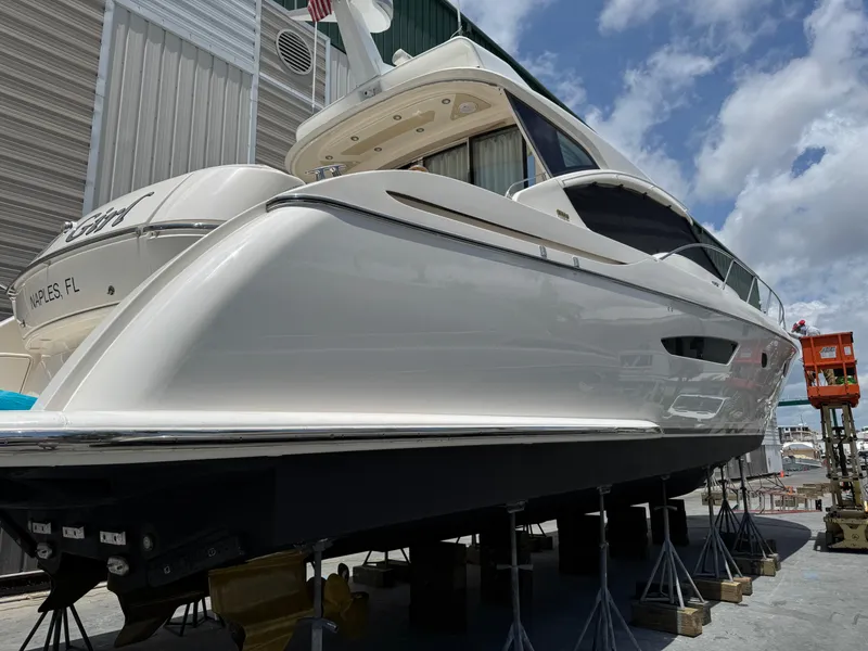 Slide: The Image of Tiara 5800 Sovran 2010 - 125