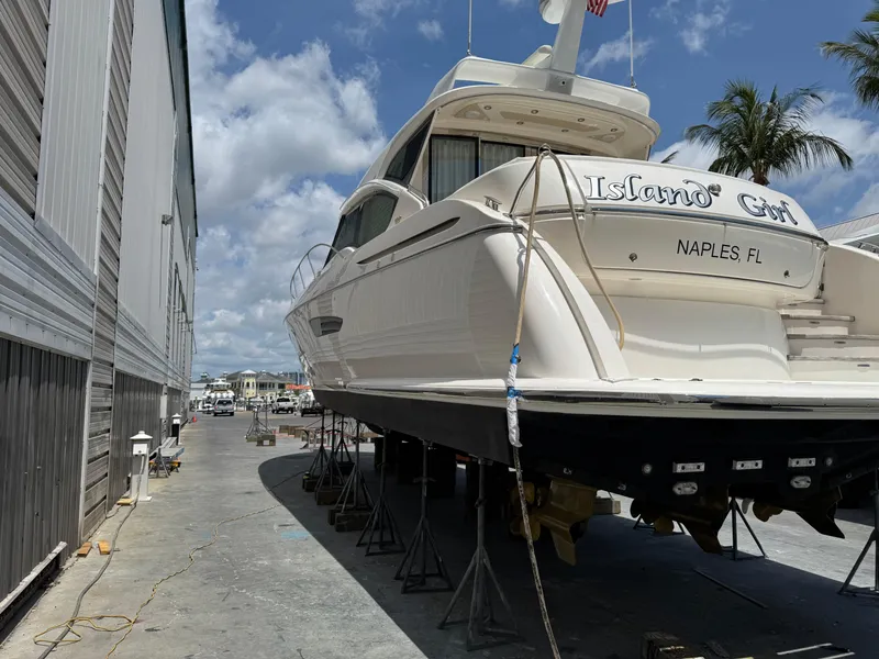 Slide: The Image of Tiara 5800 Sovran 2010 - 126