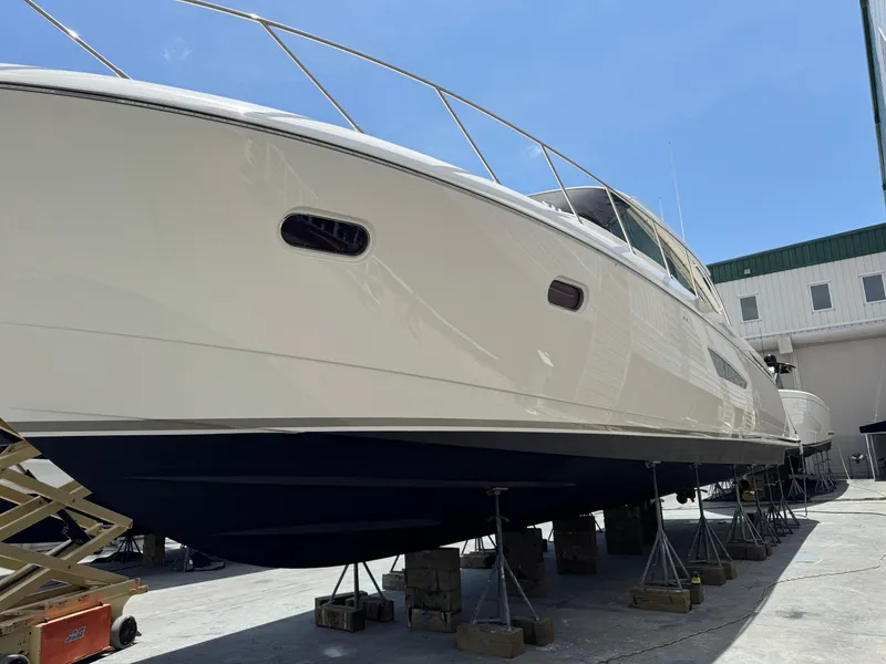 Slide: The Image of Tiara 5800 Sovran 2010 - 129