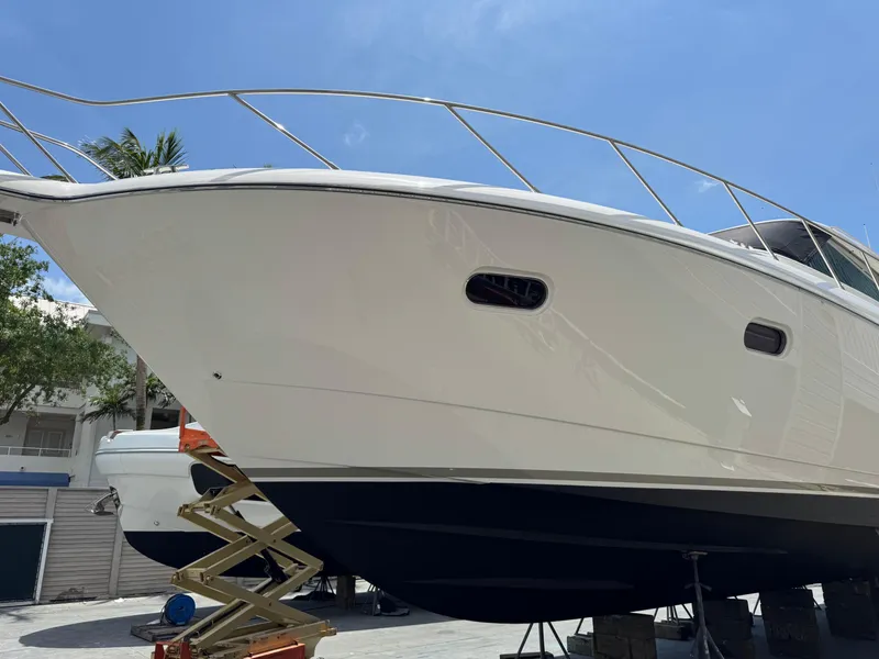 Slide: The Image of Tiara 5800 Sovran 2010 - 130