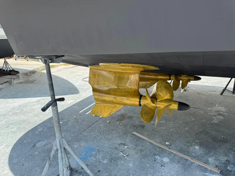 Slide: The Image of Tiara 5800 Sovran 2010 - 134