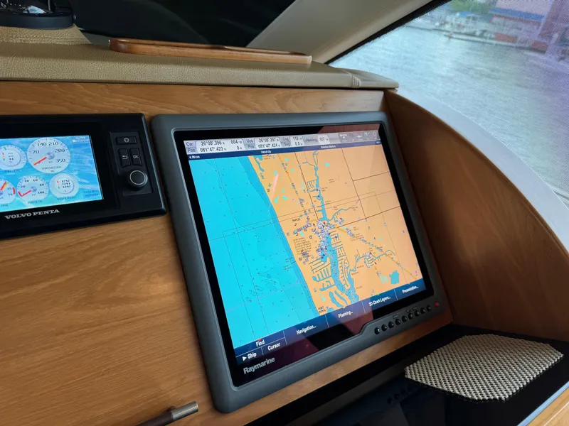 Slide: The Image of Raymarine  - 38