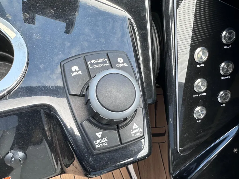 Slide: The Image of Yamaha Boats 2021 252 SD control panel with volume, cruise, and navigation buttons. - 14