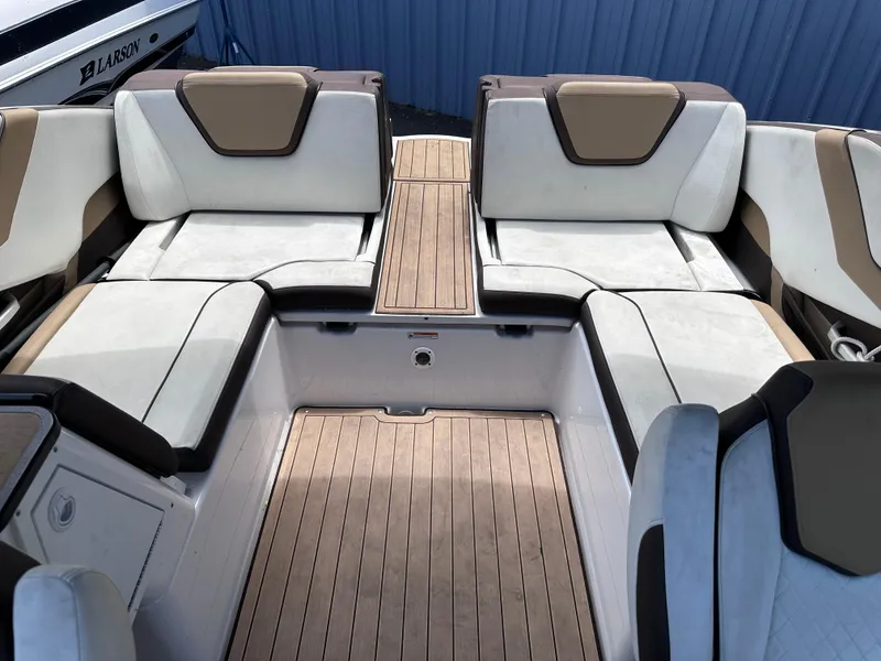 Slide: The Image of 2021 Yamaha Boats 252 SD interior seating and deck area. - 22