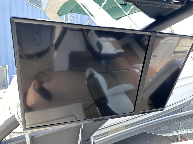 Slide: The Image of Dual screens on a 2021 Yamaha Boats 252 SD, reflecting the boat's interior. - 33