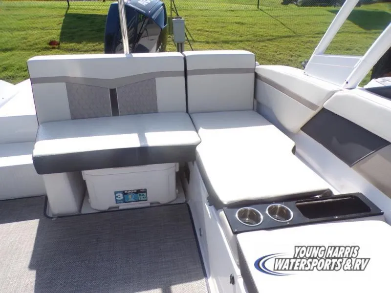 Slide: The Image of Monterey M-225 2024 - 14