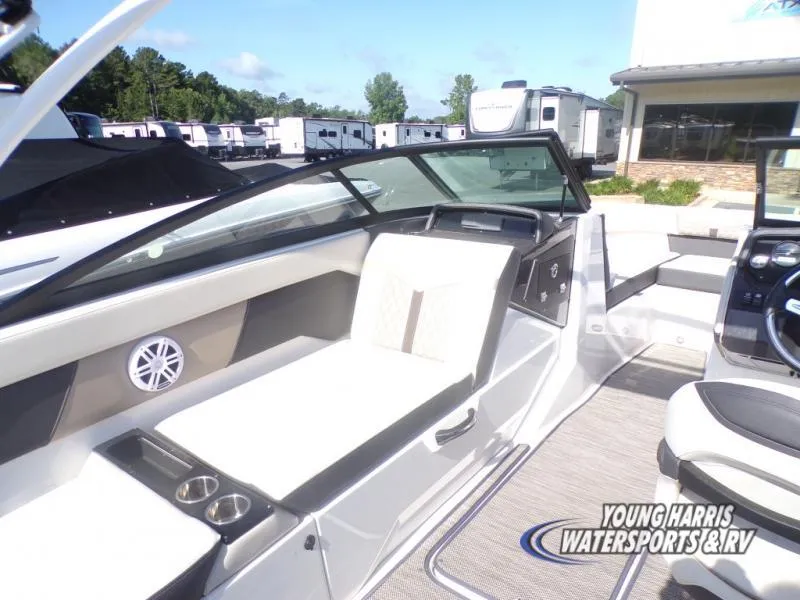 Slide: The Image of Monterey M-225 2024 - 15