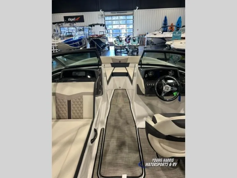 Slide: The Image of Monterey M-225 2024 - 22