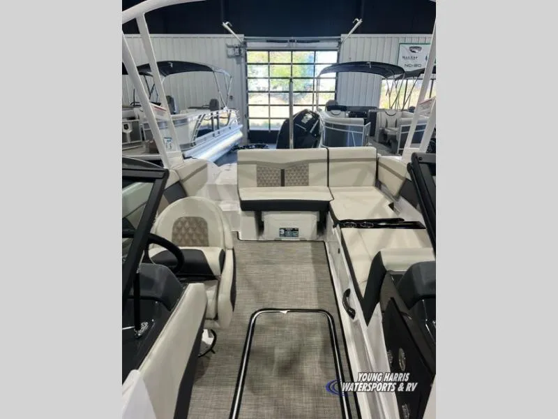 Slide: The Image of Monterey M-225 2024 - 27