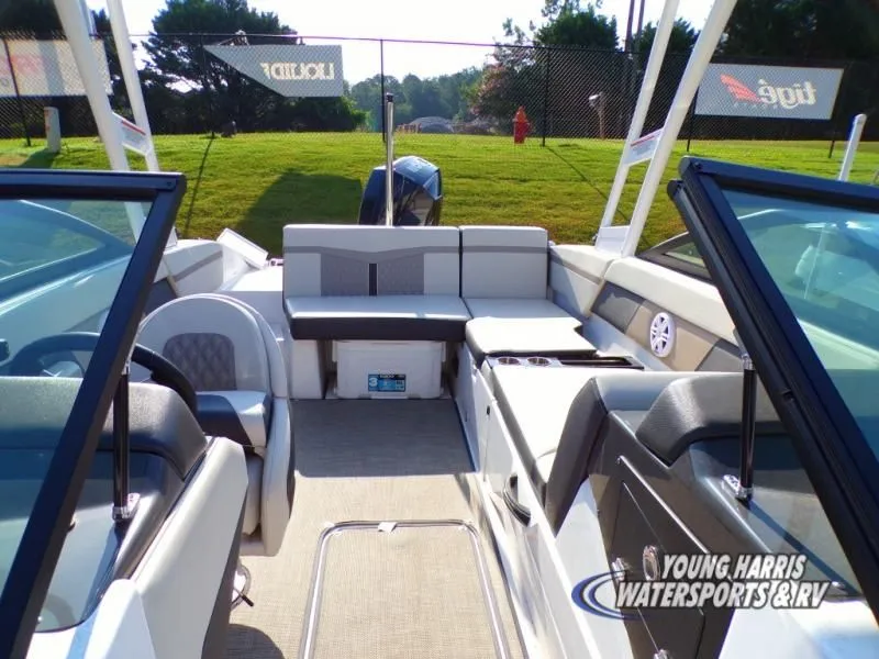 Slide: The Image of Monterey M-225 2024 - 8