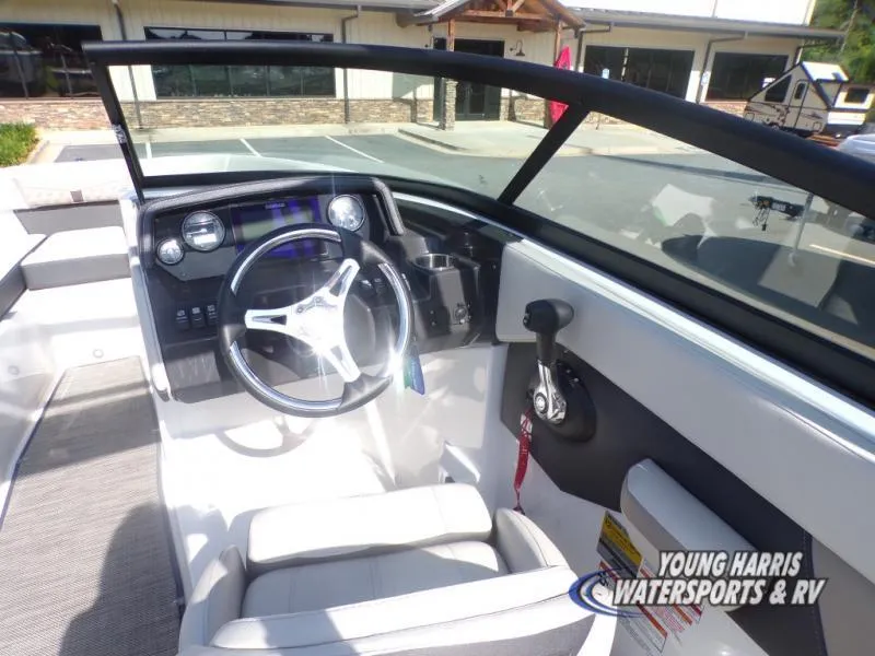 Slide: The Image of Monterey M-225 2024 - 9