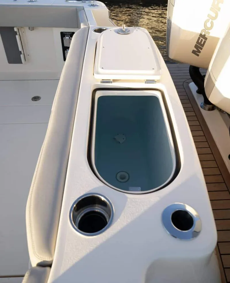 Slide: The Image of 2025 Scout 357 LXF boat with livewell and cup holders. - 12