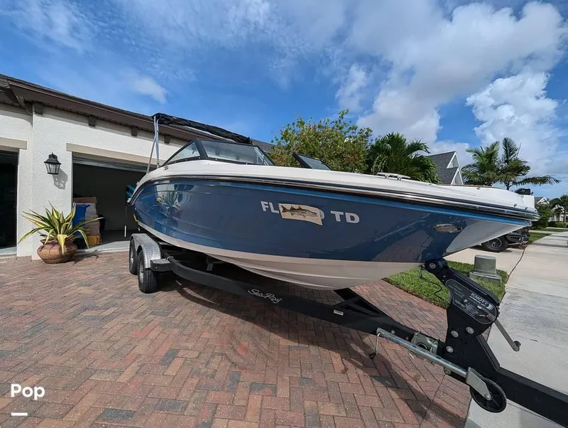 Slide: The Image of 2022 Sea Ray 190 SPX for sale in Apollo Beach, FL - 10