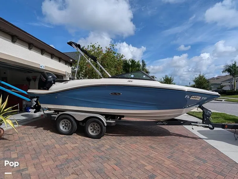 Slide: The Image of 2022 Sea Ray 190 SPX for sale in Apollo Beach, FL - 11