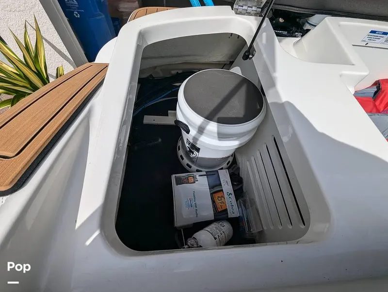 Slide: The Image of 2022 Sea Ray 190 SPX for sale in Apollo Beach, FL - 39