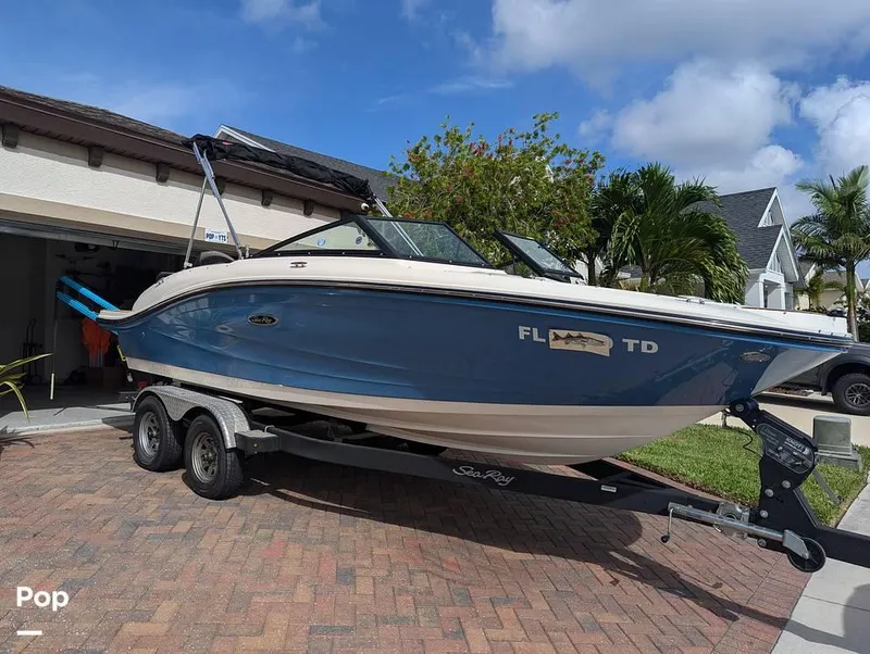 Slide: The Image of 2022 Sea Ray 190 SPX for sale in Apollo Beach, FL - 4