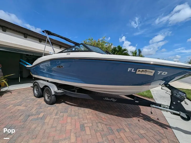 Slide: The Image of 2022 Sea Ray 190 SPX for sale in Apollo Beach, FL - 52