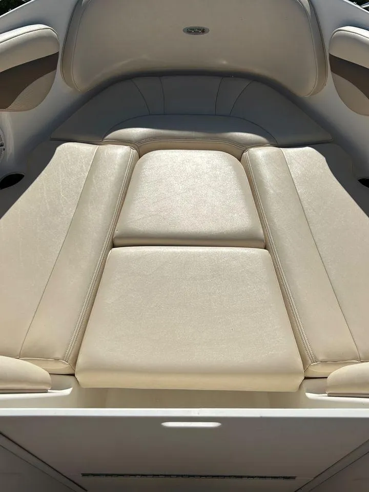 Slide: The Image of 2006 Chaparral 210 SSi boat with beige leather seating. - 14