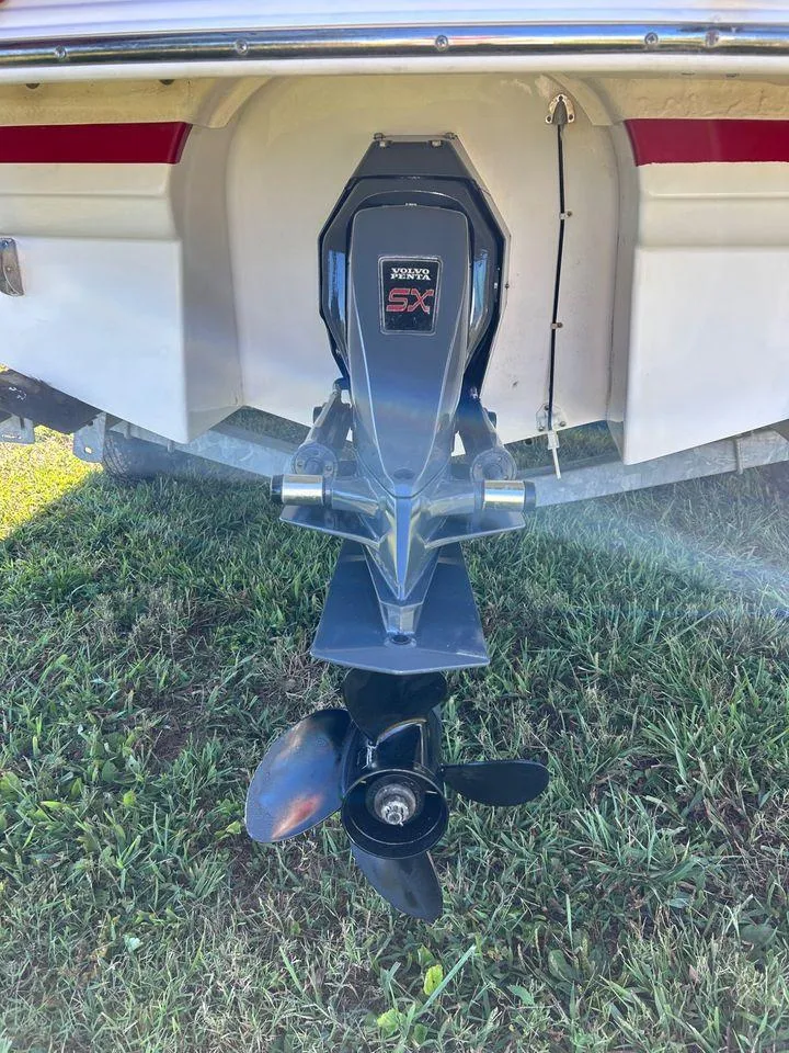 Slide: The Image of 2006 Chaparral 210 SSi boat stern with propeller and outdrive. - 8