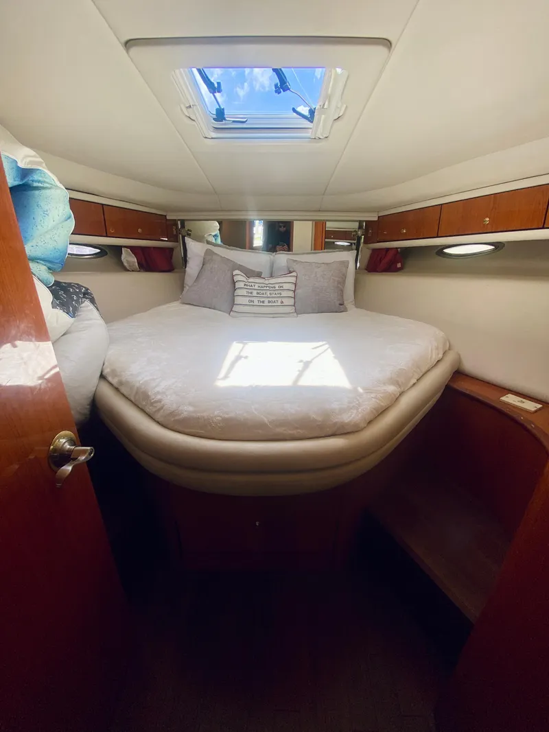 Slide: The Image of 2001 Sea Ray 540 Sundancer cabin with skylight and cozy bed. - 19