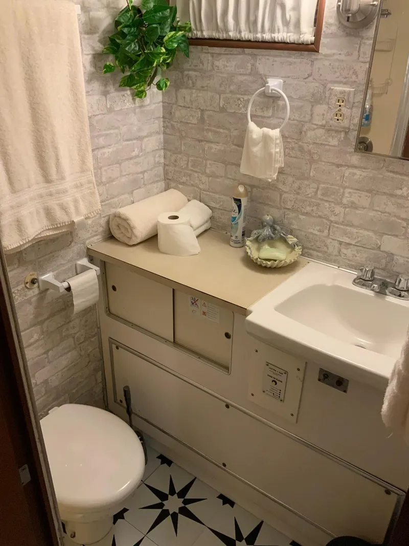 Slide: The Image of Hatteras 41 Twin Cabin 1969 - 55