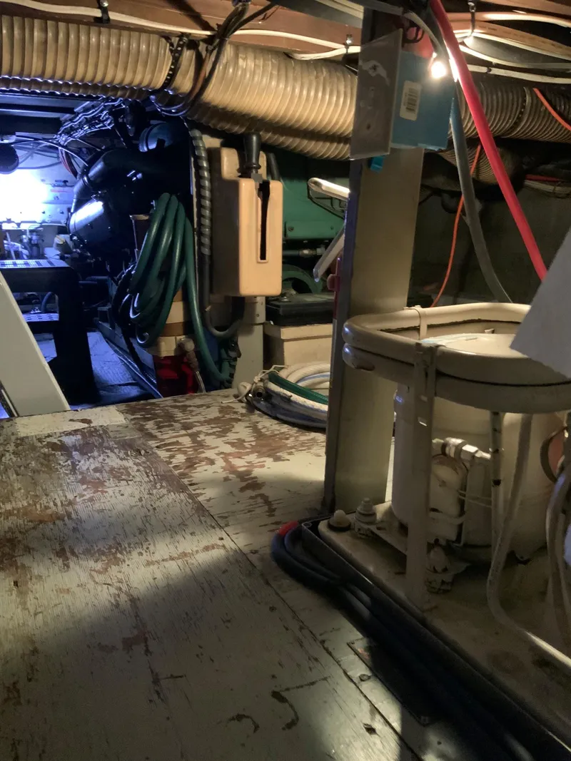 Slide: The Image of Hatteras 41 Twin Cabin 1969 - 57