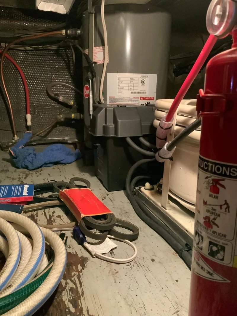 Slide: The Image of Hatteras 41 Twin Cabin 1969 - 60