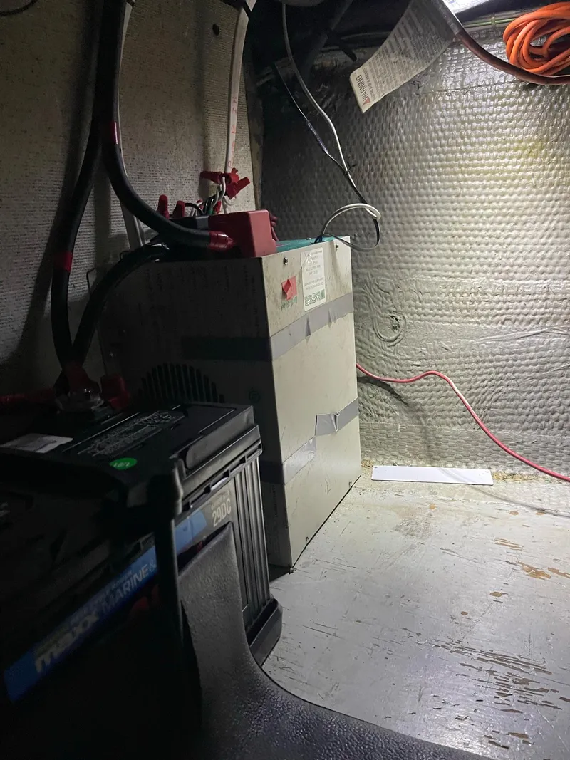 Slide: The Image of Hatteras 41 Twin Cabin 1969 - 62