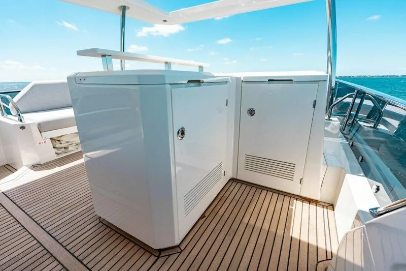 Slide: The Image of Flybridge Wetbar - 24