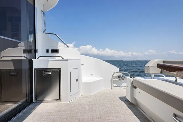 Slide: The Image of Cruisers Yachts 3370 Esprit 1987 - 33