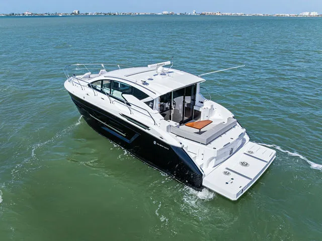 Slide: The Image of Cruisers Yachts 3370 Esprit 1987 - 45