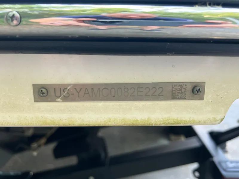 Slide: The Image of Yamaha Boats 255XD 2022 model HIN plate with serial number. - 12