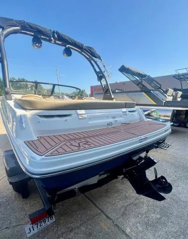 Slide: The Image of Bayliner VR4 BOWRIDER 2023 - 10