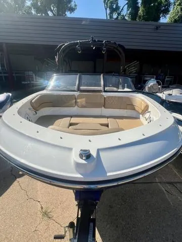 Slide: The Image of Bayliner VR4 BOWRIDER 2023 - 3