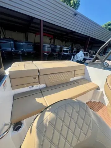 Slide: The Image of Bayliner VR4 BOWRIDER 2023 - 6