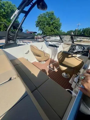 Slide: The Image of Bayliner VR4 BOWRIDER 2023 - 8