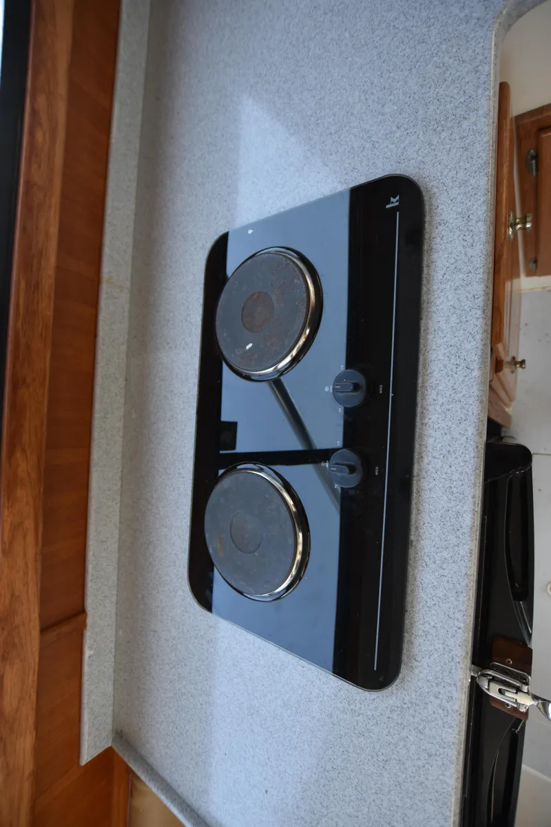 Slide: The Image of 1994 Cabo 35 Flybridge Sportfisher kitchen stove - 37