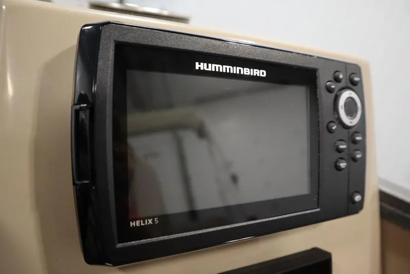 Slide: The Image of Humminbird Helix 5 fish finder on 2025 Bentley Pontoons 223 QSB Tri-Toon. - 34