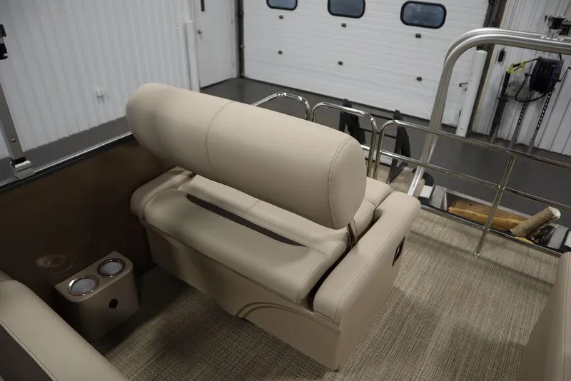Slide: The Image of Bentley Pontoons 223 QSB Tri-Toon 2025 - 50