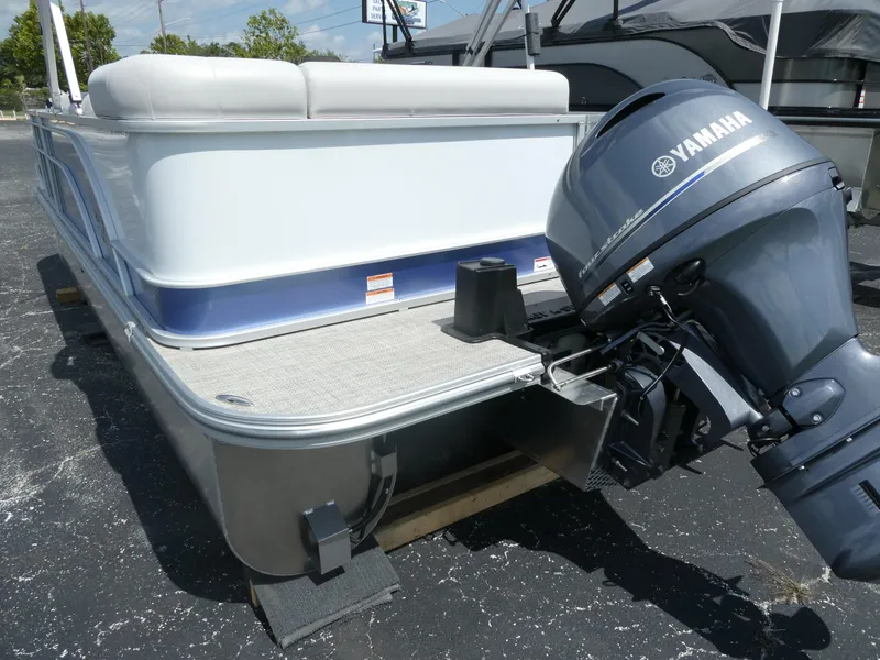 Slide: The Image of 2023 SunCatcher Select 20FC pontoon boat with Yamaha outboard motor. - 13