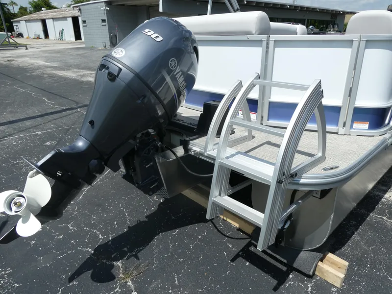 Slide: The Image of 2023 SunCatcher Select 20FC pontoon boat with Yamaha 90 outboard motor. - 14
