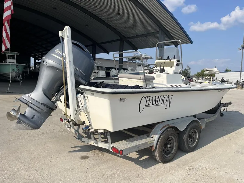 Slide: The Image of Champion 230-RV 2002 - 11